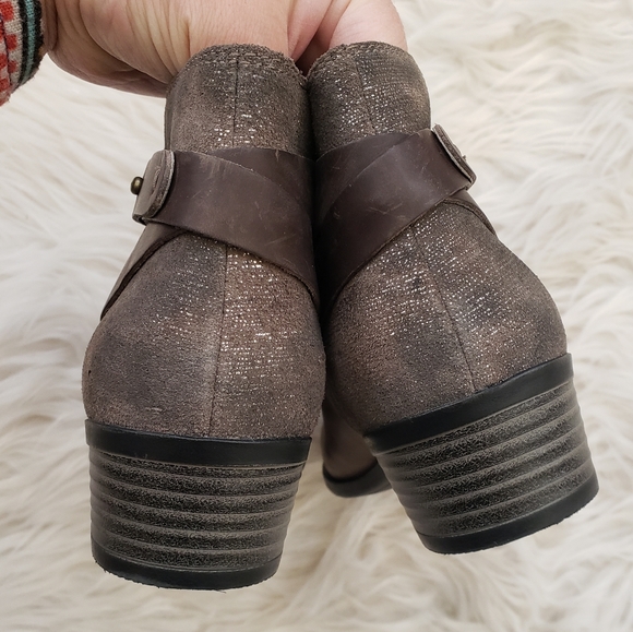 Clarks Addiy Gladys Leather Ankle Boot - Picture 2 of 9